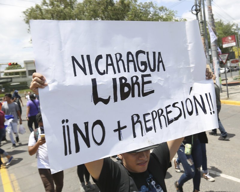 Σοκαριστικό βίντεο: Ρεπόρτερ έπεσε νεκρός σε ζωντανή αναμετάδοση ταραχών στη Νικαράγουα [εικόνες & βίντεο]  | iefimerida.gr 8