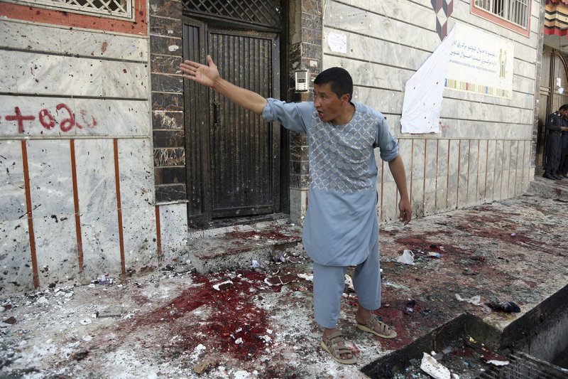 60 νεκροί από επίθεση καμικάζι στην Καμπούλ -Περίμεναν να βγάλουν ταυτότητα [εικόνες] | iefimerida.gr 4