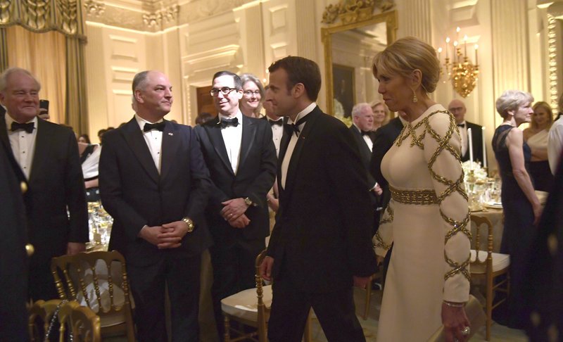 Η Μπριζίτ Μακρόν με έμπνευση από την αρχαία Ελλάδα -Σικάτη, χωρίς υπερβολές [εικόνες] | iefimerida.gr 3