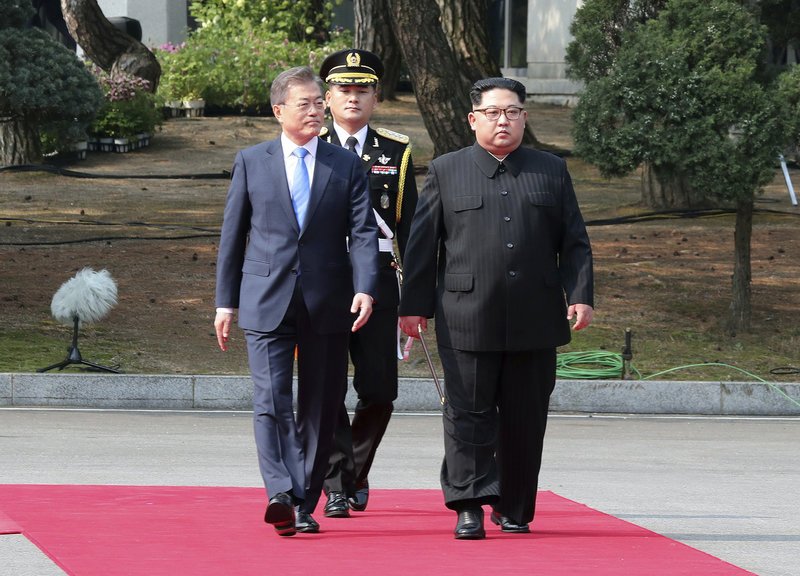 Τι αποκαλύπτουν τα παπούτσια του για τον Κιμ Γιονγκ Ουν [εικόνες]  | iefimerida.gr 1