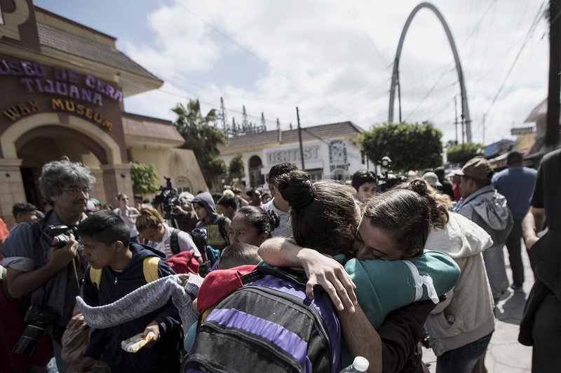 Καραβάνι μεταναστών έφθασε στα σύνορα Μεξικού–ΗΠΑ  - Tραμπ: «Απειλή» για την ασφάλεια των ΗΠΑ [εικόνες]  | iefimerida.gr 3