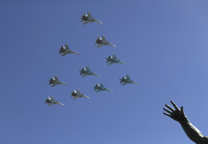 Ο Πούτιν δείχνει τα «δόντια» του: Στελθ και πύραυλοι στην παρέλαση για τη νίκη επί των Ναζί [εικόνες & βίντεο]  | iefimerida.gr 0