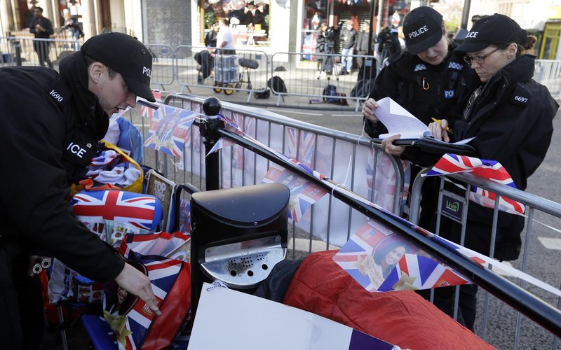 Χαμογελαστή Μέγκαν Μαρκλ, αγέλαστος πρίγκιπας Χάρι στην πρόβα γάμου -Μαζί τους Γουίλιαμ, Κέιτ [εικόνες] | iefimerida.gr 5