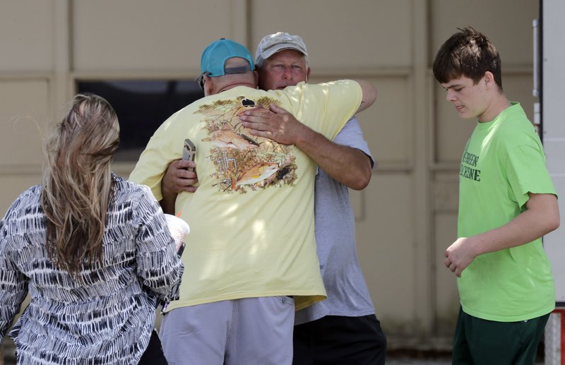 ΗΠΑ: Συγκλονιστικές μαρτυρίες μαθητών που γλίτωσαν από το μακελειό στο Λύκειο [εικόνες] | iefimerida.gr 7