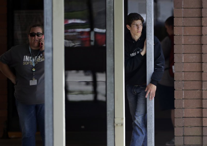 ΗΠΑ: Συγκλονιστικές μαρτυρίες μαθητών που γλίτωσαν από το μακελειό στο Λύκειο [εικόνες] | iefimerida.gr 6