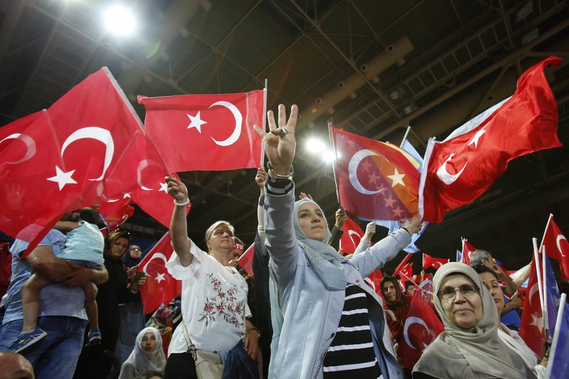 Προεκλογική φιέστα Ερντογάν στο Σαράγεβο - «Αλαχού ακμπάρ», φώναζε το πλήθος [εικόνες]  | iefimerida.gr 0