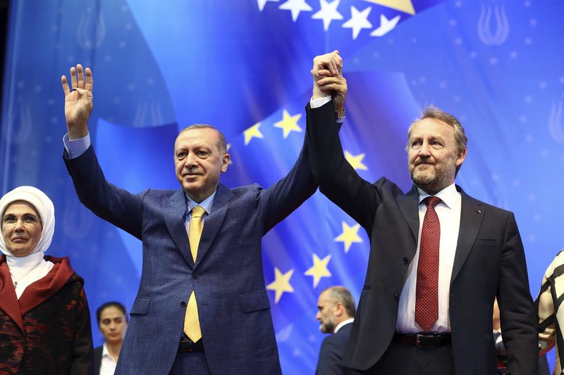 Προεκλογική φιέστα Ερντογάν στο Σαράγεβο - «Αλαχού ακμπάρ», φώναζε το πλήθος [εικόνες]  | iefimerida.gr 4