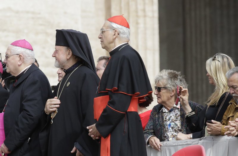 «Θεούλης» Ροντ Στιούαρτ: Πήγε στο Βατικανό να ακούσει τον Πάπα με παντόφλες [εικόνες] | iefimerida.gr 1