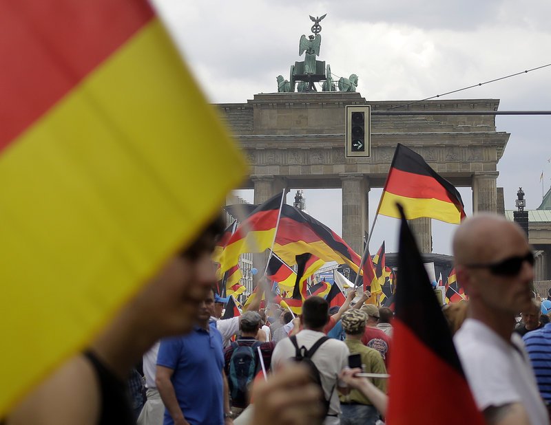 Βερολίνο: Στους δρόμους το ακροδεξιό AfD και αντιδιαδηλώσεις [εικόνες] | iefimerida.gr 6