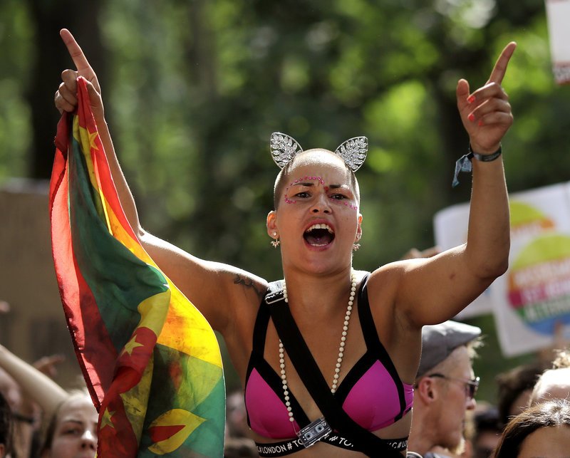 Βερολίνο: Στους δρόμους το ακροδεξιό AfD και αντιδιαδηλώσεις [εικόνες] | iefimerida.gr 9