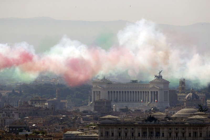 Ιταλία: Η πρώτη επίσημη εμφάνιση της νέας Κυβέρνησης -Στη γιορτή για τα 70 χρόνια δημοκρατίας [εικόνες]  | iefimerida.gr 2