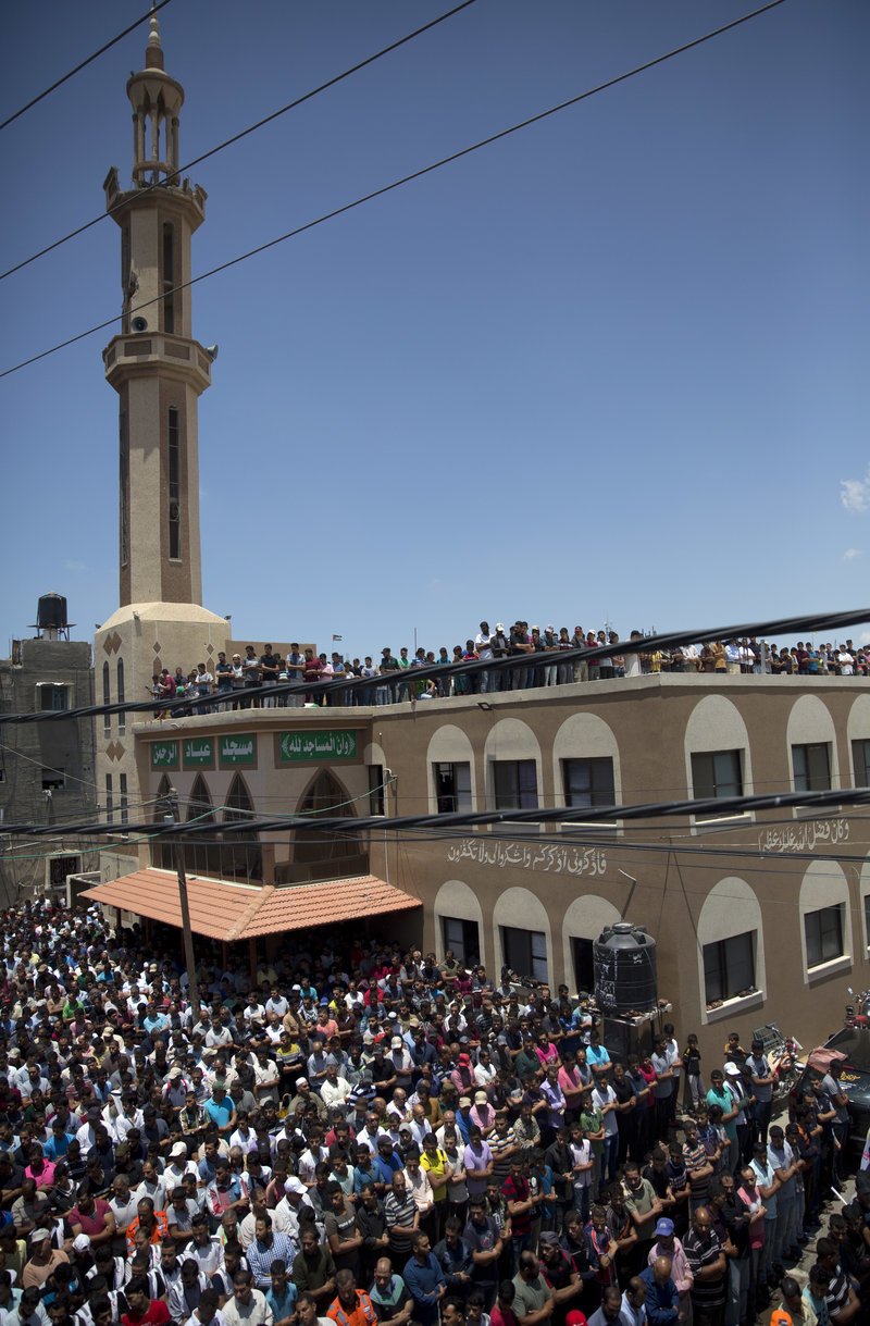 Λαοθάλασσα σε κηδεία εθελόντριας στη Λωρίδα της Γάζας [εικόνες] | iefimerida.gr 2