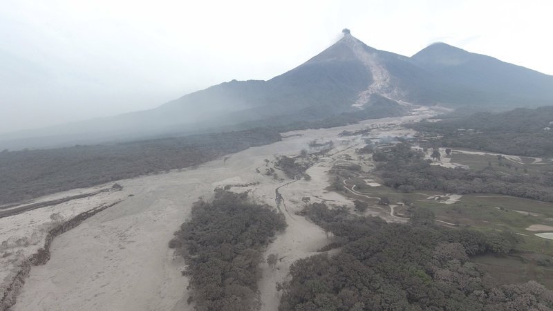 Ελπίδα στις στάχτες: Ανέσυραν ζωντανό μωρό μετά την έκρηξη ηφαιστείου στη Γουατεμάλα [βίντεο] | iefimerida.gr 4