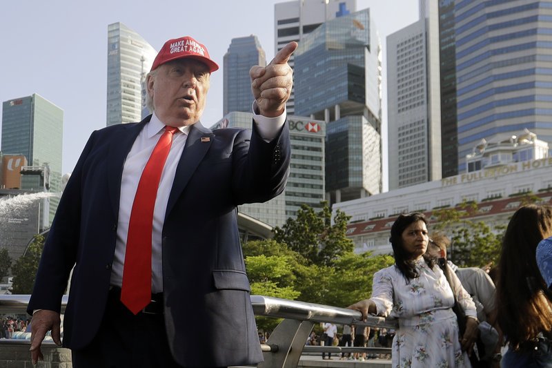 Oι σωσίες του Κιμ και του Τραμπ  κλέβουν την παράσταση στη Σιγκαπούρη [εικόνες]  | iefimerida.gr 3