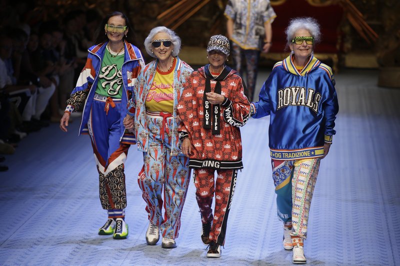 Η «θεά» Μόνικα Μπελούτσι ξανά στην πασαρέλα των Dolce & Gabbana -Επειτα από 26 χρόνια [εικόνες] | iefimerida.gr 5