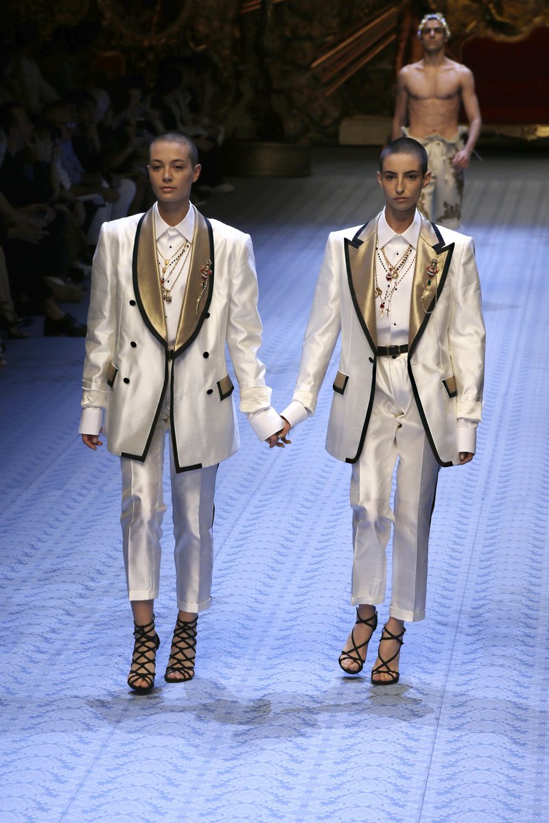 Η «θεά» Μόνικα Μπελούτσι ξανά στην πασαρέλα των Dolce & Gabbana -Επειτα από 26 χρόνια [εικόνες] | iefimerida.gr 6