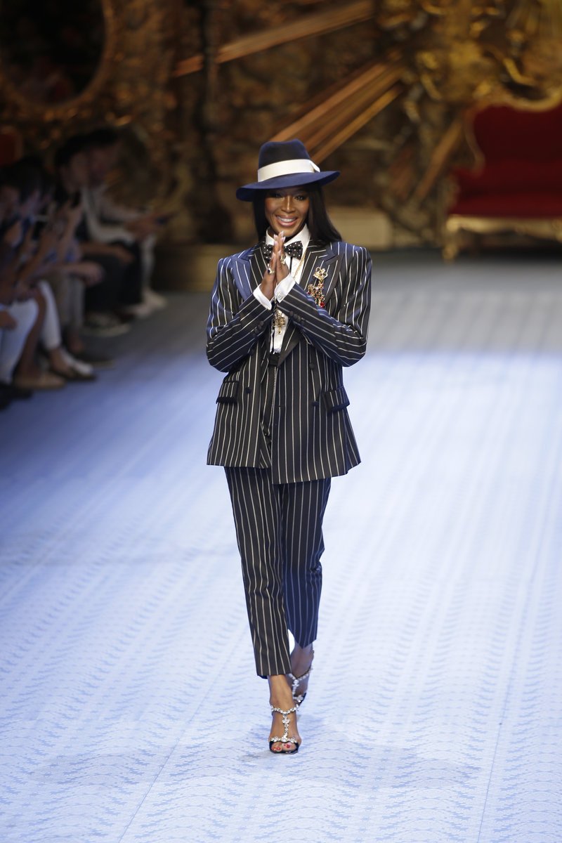 Η «θεά» Μόνικα Μπελούτσι ξανά στην πασαρέλα των Dolce & Gabbana -Επειτα από 26 χρόνια [εικόνες] | iefimerida.gr 3