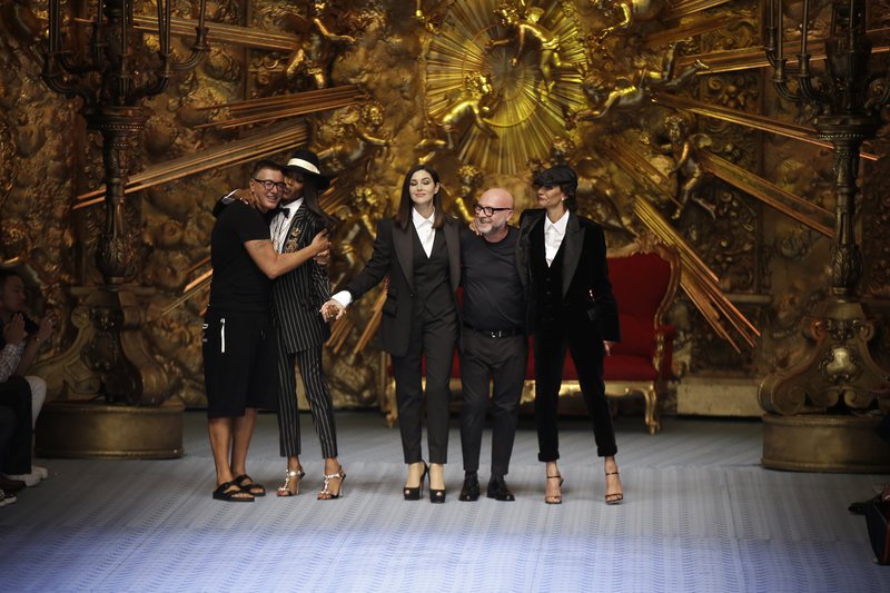 Η Μόνικα Μπελούτσι στην πασαρέλα επισκίασε τα μοντέλα [εικόνες] | iefimerida.gr 0