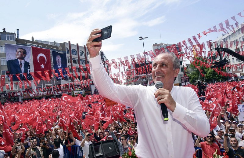O υποψήφιος του κεμαλικού CHP, Μουχαρέμ Ιντζέ (Φωτογραφία: ΑΡ)