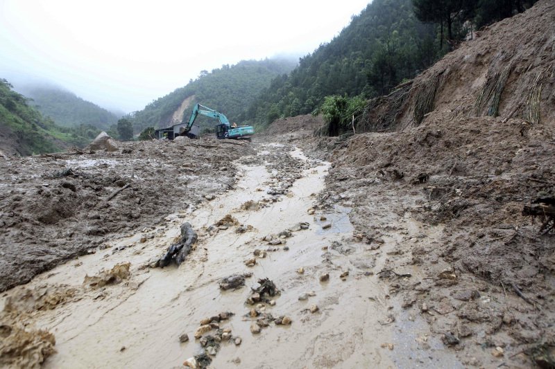 Βιετναμ: 15 νεκροί από την κακοκαιρία -Παρασύρθηκαν από ορμητικούς χείμαρρους [εικόνες] | iefimerida.gr 1