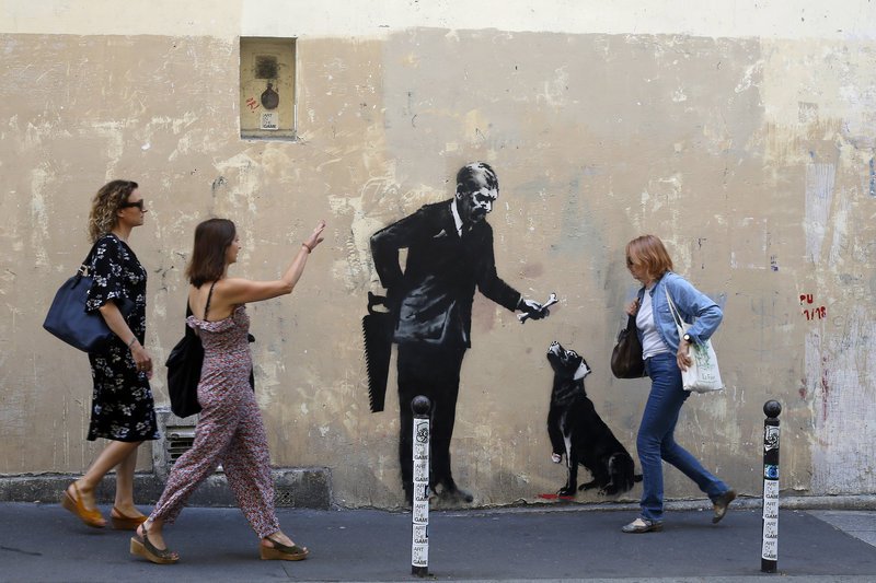 Ο  Banksy μεταμορφώνει καταυλισμό προσφύγων στο Παρίσι σε γκαλερί [εικόνες] | iefimerida.gr 3