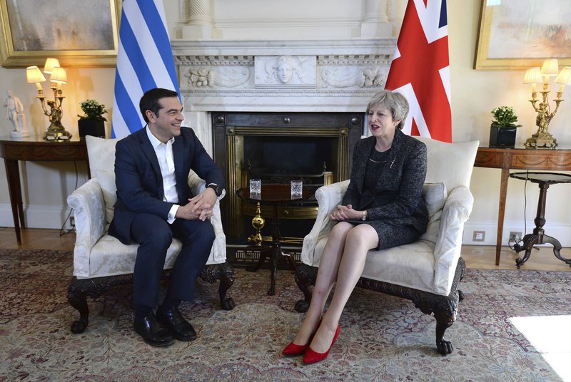 Ο Τσίπρας στην Ντάουνινγκ Στριτ -Τα κόκκινα γοβάκια της Τερέζα Μέι, ο σφιγμένος πρωθυπουργός [εικόνες] | iefimerida.gr 8