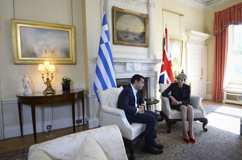 Ο Τσίπρας στην Ντάουνινγκ Στριτ -Τα κόκκινα γοβάκια της Τερέζα Μέι, ο σφιγμένος πρωθυπουργός [εικόνες] | iefimerida.gr 10