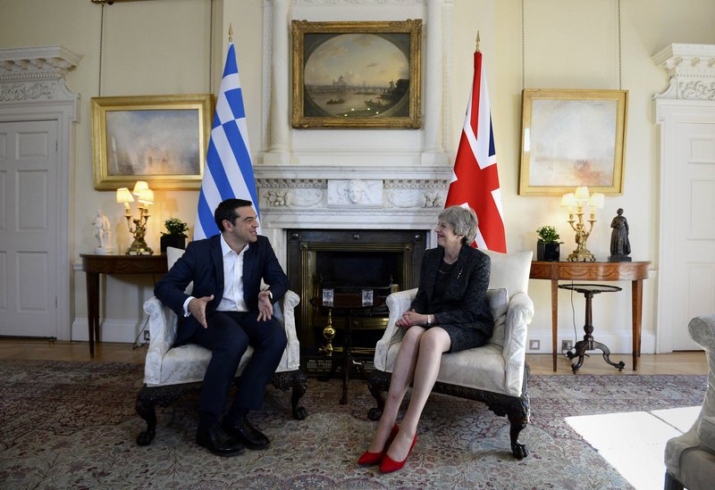 Ο Τσίπρας στην Ντάουνινγκ Στριτ -Τα κόκκινα γοβάκια της Τερέζα Μέι, ο σφιγμένος πρωθυπουργός [εικόνες] | iefimerida.gr 11