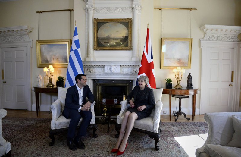 Ο Τσίπρας στην Ντάουνινγκ Στριτ -Τα κόκκινα γοβάκια της Τερέζα Μέι, ο σφιγμένος πρωθυπουργός [εικόνες] | iefimerida.gr 12