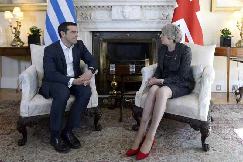 Ο Τσίπρας στην Ντάουνινγκ Στριτ -Τα κόκκινα γοβάκια της Τερέζα Μέι, ο σφιγμένος πρωθυπουργός [εικόνες] | iefimerida.gr 13