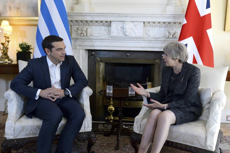 Ο Τσίπρας στην Ντάουνινγκ Στριτ -Τα κόκκινα γοβάκια της Τερέζα Μέι, ο σφιγμένος πρωθυπουργός [εικόνες] | iefimerida.gr 15