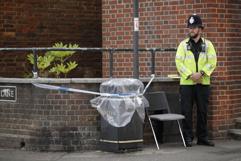 Φύλλο και φτερό κάνει η αστυνομία τα σπίτια των δύο Βρετανών που μολύνθηκαν από το Novichok [βίντεο]  | iefimerida.gr 3