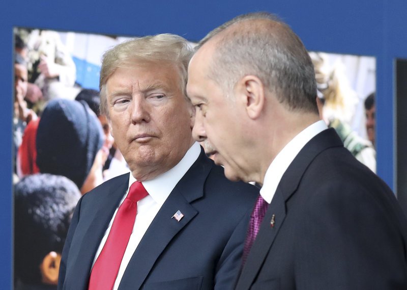 Συριακό και κυρώσεις των ΗΠΑ στην Άγκυρα αναμένεται να κυριαρχήσουν στο τε-α-τετ Τραμπ-Ερντογάν στο Παρίσι (Φωτογραφία αρχείου: ΑΡ)
