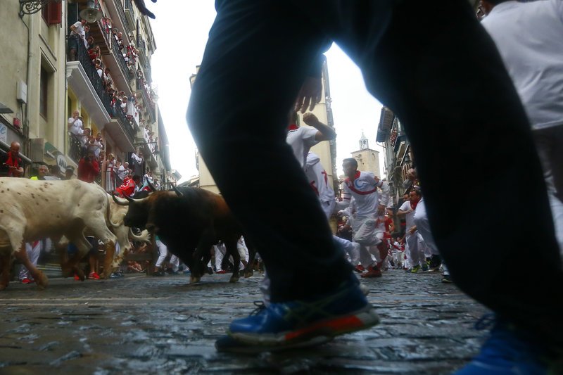 28 τραυματίες στις ταυροδρομίες της Παμπλόνα [εικόνες & βίντεο]  | iefimerida.gr 0