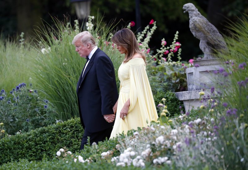 Η Μελάνια σαν αρχαία Ελληνίδα θεά -Για δείπνο σε βρετανικό παλάτι [εικόνες] | iefimerida.gr 3