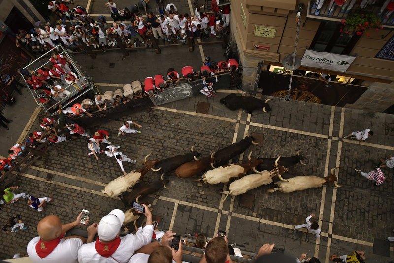 28 τραυματίες στις ταυροδρομίες της Παμπλόνα [εικόνες & βίντεο]  | iefimerida.gr 2