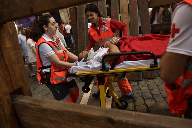 28 τραυματίες στις ταυροδρομίες της Παμπλόνα [εικόνες & βίντεο]  | iefimerida.gr 1