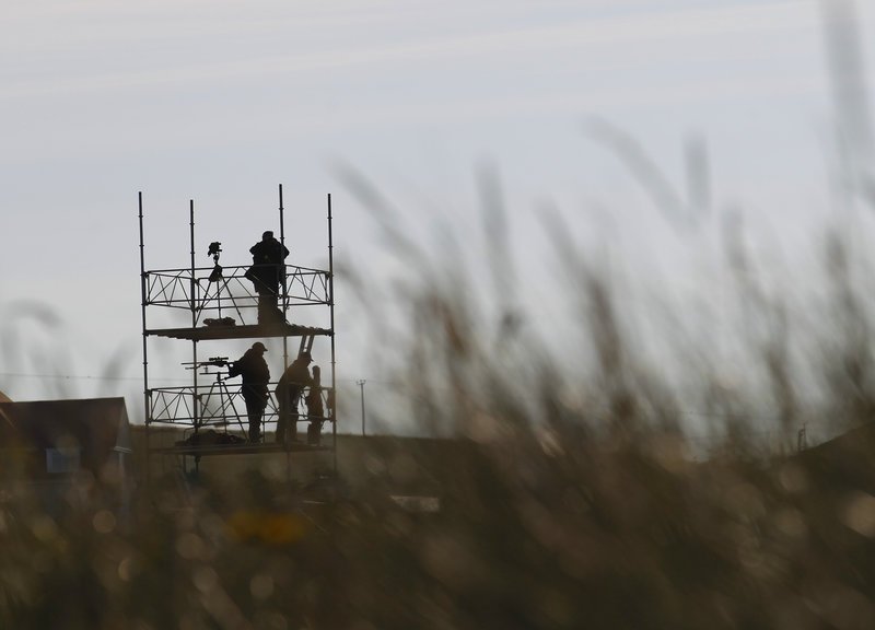 Ακτιβιστής της Greenpeace πέταξε μια ανάσα από τον Τραμπ -Συναγερμός στην αστυνομία [εικόνες & βίντεο]  | iefimerida.gr 1