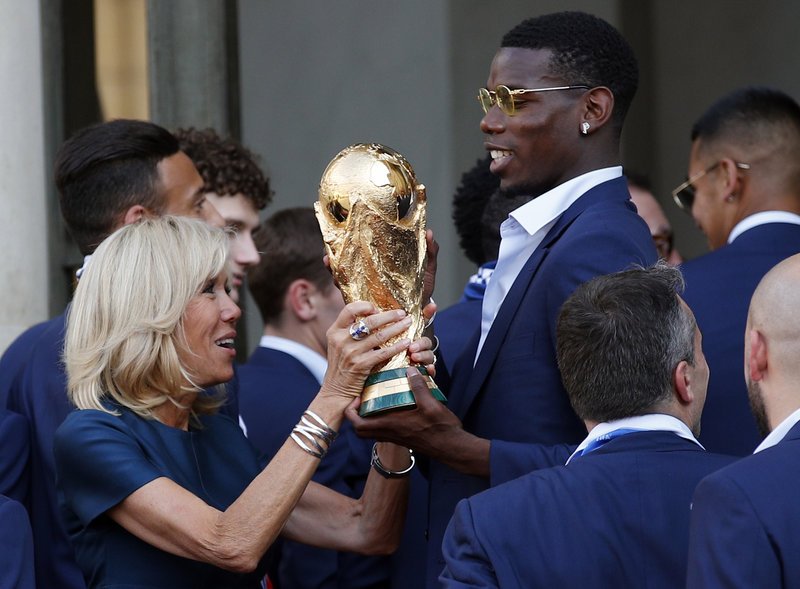 Επεσαν τα τείχη: Η υποδοχή των Παγκόσμιων Πρωταθλητών στο Παρίσι -Χιλιάδες κόσμου στους δρόμους [εικόνες & βίντεο] | iefimerida.gr 5