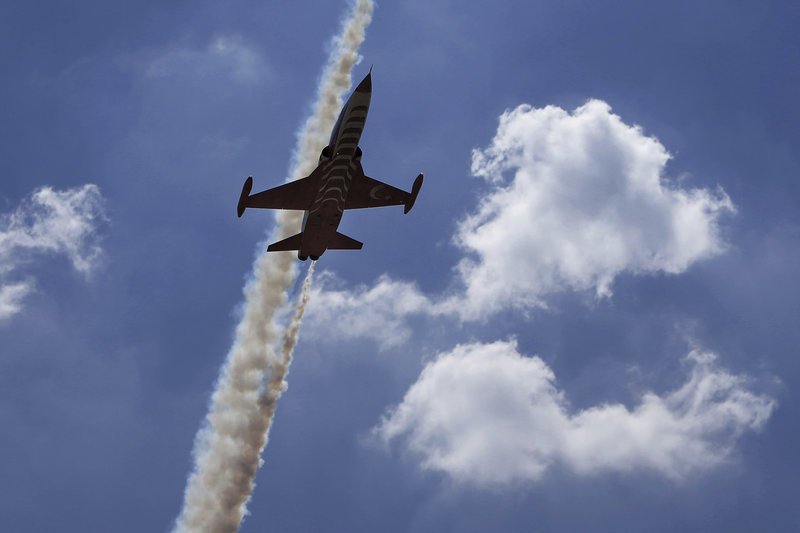 Με προκλητικές γιορτές και παρελάσεις στα Κατεχόμενα γιόρτασαν την εισβολή του Αττίλα [εικόνες & βίντεο]  | iefimerida.gr 0