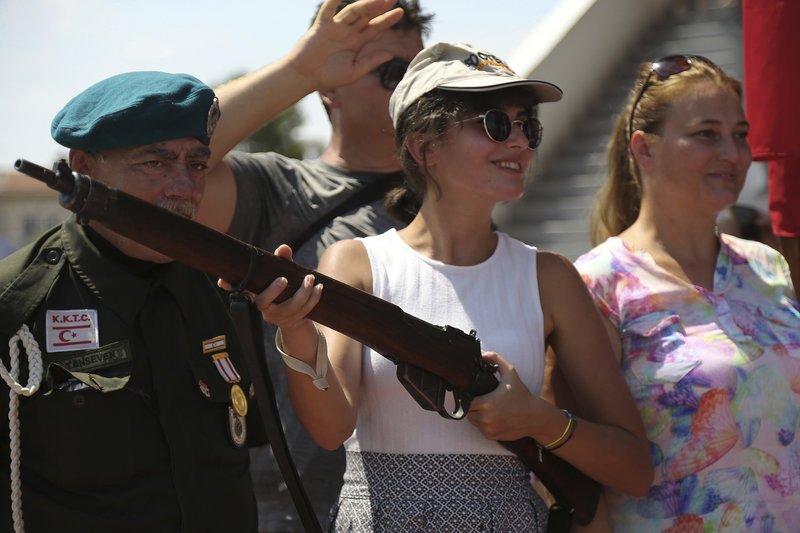 Με προκλητικές γιορτές και παρελάσεις στα Κατεχόμενα γιόρτασαν την εισβολή του Αττίλα [εικόνες & βίντεο]  | iefimerida.gr 4