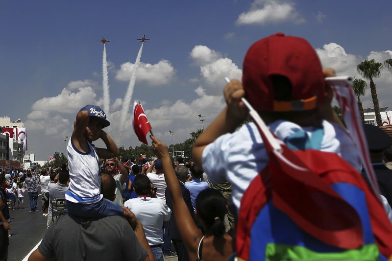 Με προκλητικές γιορτές και παρελάσεις στα Κατεχόμενα γιόρτασαν την εισβολή του Αττίλα [εικόνες & βίντεο]  | iefimerida.gr 5