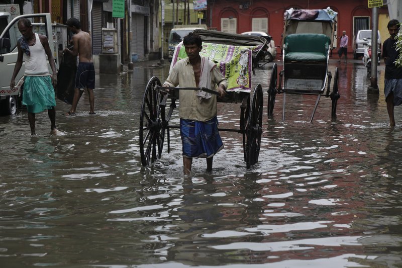Καταστροφικές πλημμύρες με 58 νεκρούς στη βόρεια Ινδία - Κατέρρευσαν κτίρια [εικόνες & βίντεο]  | iefimerida.gr 4