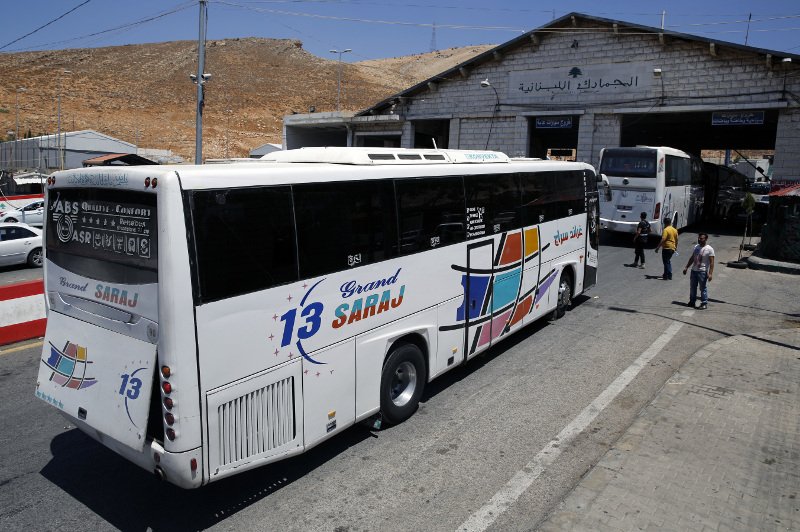 Κατά εκατοντάδες επιστρέφουν με κομβόι οι Σύροι στην πατρίδα τους [εικόνες]  | iefimerida.gr 1