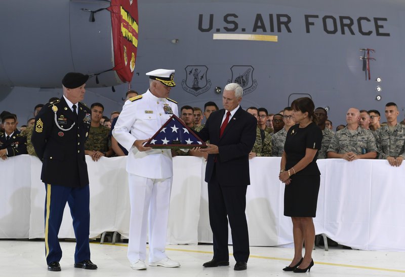 Xαβάη: Δάκρυα στην υποδοχή των λειψάνων Αμερικανών στρατιωτών, πεσόντων στον Πόλεμο της Κορέας [εικόνες] | iefimerida.gr 2