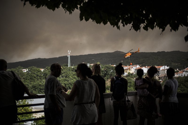 Απομάκρυναν τον κόσμο από τα σπίτια