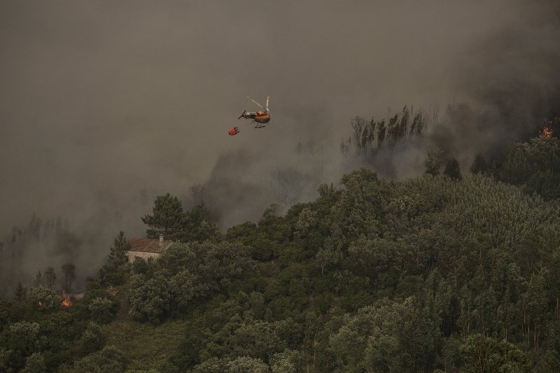 1.300 πυροσβέστες και στρατιωτικοί συμμετέχουν σήμερα στις επιχειρήσεις