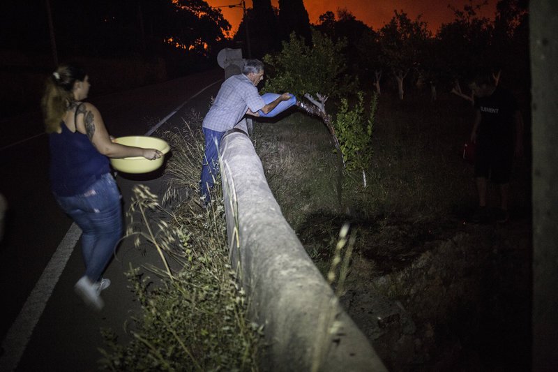 Σε  πύρινο κλοιό για τρίτο 24ωρο η Πορτογαλία [εικόνες & βίντεο]  | iefimerida.gr 6
