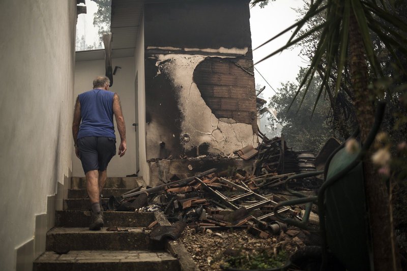 Πύρινος εφιάλτης στην Πορτογαλία: Η πυρκαγιά εξαπλώνεται προς δημοφιλή τουριστικά θέρετρα [εικόνες & βίντεο]  | iefimerida.gr 4