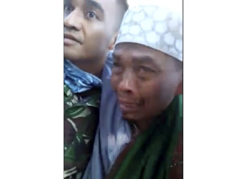 Ελπίδα στα χαλάσματα: Οι διασώστες ανασύρουν επιζώντες από τα ερείπια μετά το φονικό σεισμό στην Ινδονησία [εικόνες & βίντεο]  | iefimerida.gr 3